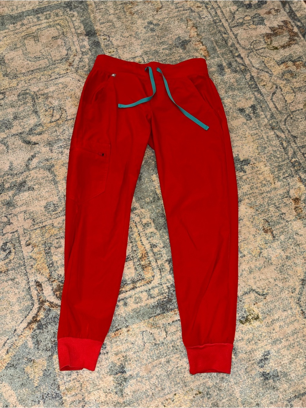 Women’s figs jogger scrub pants - petite - regular waisted